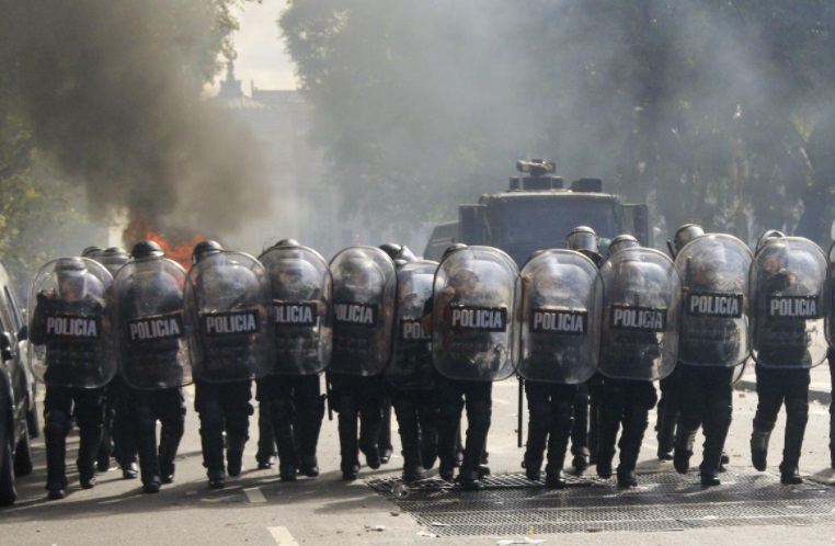 Violencia que atenta contra la Democracia