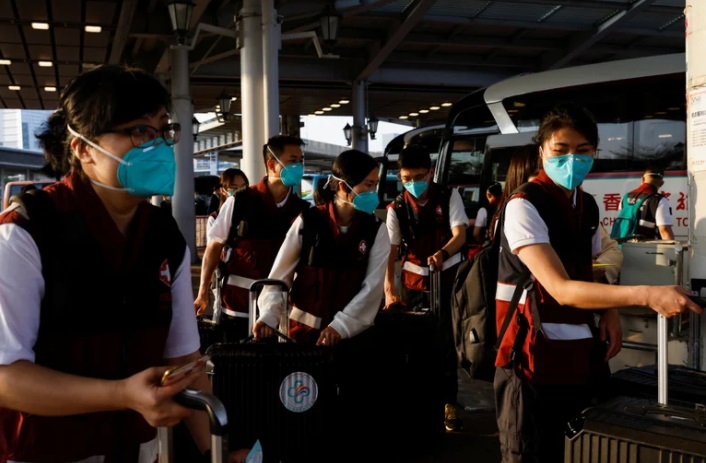 China registra más casos de COVID este año que en todo 2021 y confina 17 millones de personas