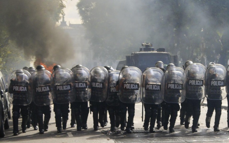 Violencia que atenta contra la Democracia