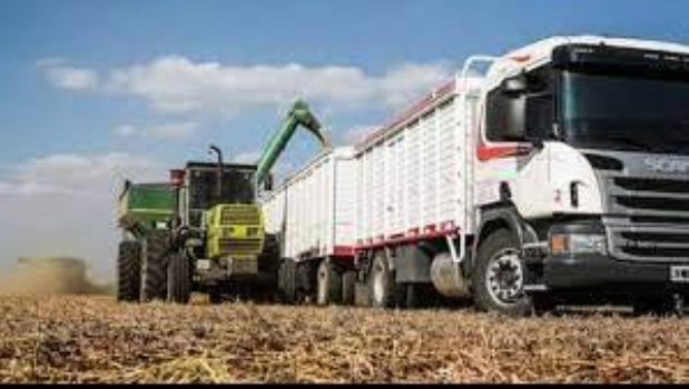 Se cumple el paro de transportistas de granos en distintas rutas del país por la faltante de gasoil