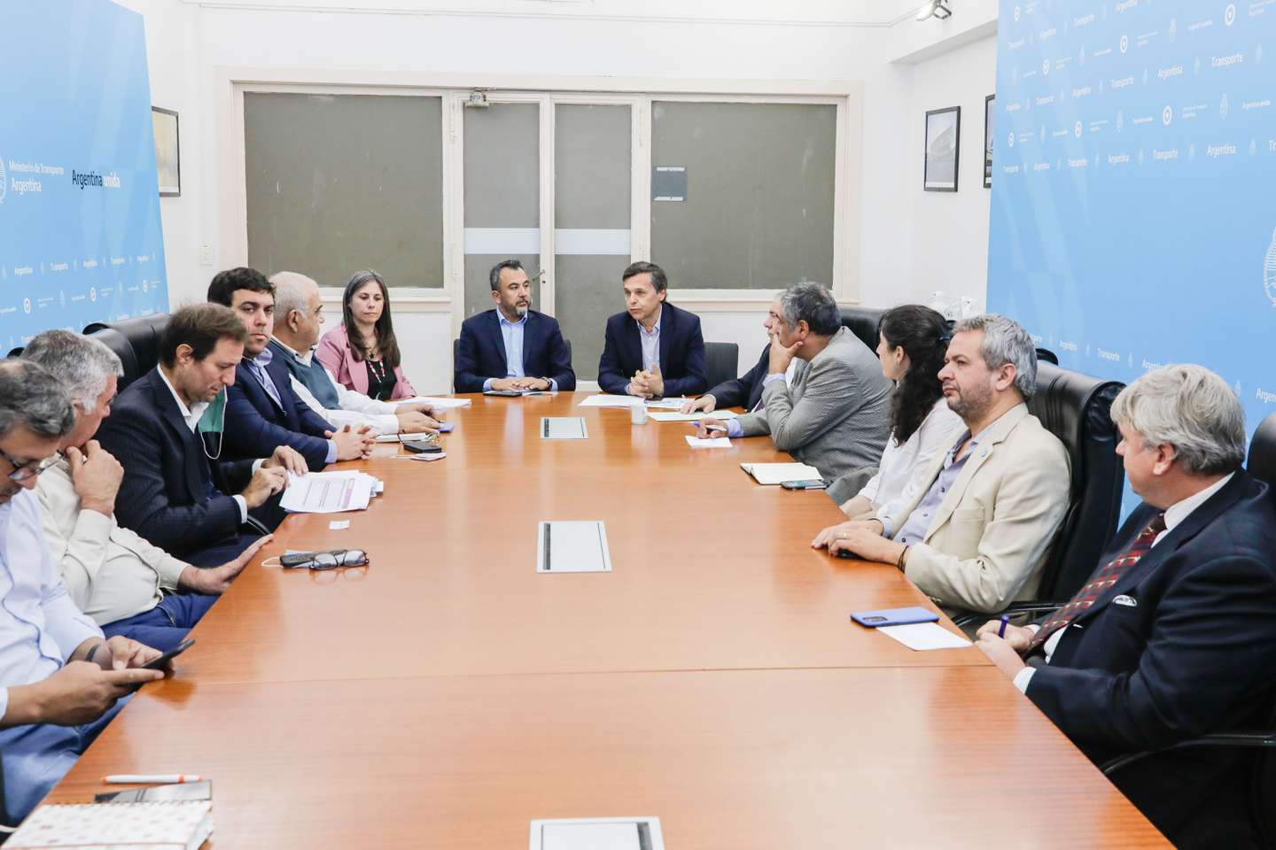 Fracasó la reunión con el Gobierno y sigue el paro de los transportistas de granos