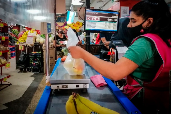Más de la mitad de los argentinos considera que la situación económica del país es “muy mala”, según una encuesta