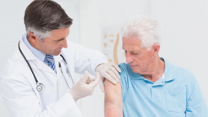 La vacuna antigripal reduce el riesgo de padecer COVID-19 grave casi en un 90%