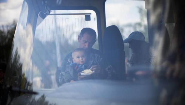 Evacuan a los primeros civiles de la planta siderúrgica de Mariupol