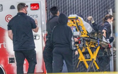 Internaron de urgencia a Travis Barker, baterista de Blink 182 y esposo de Kourtney Kardashian