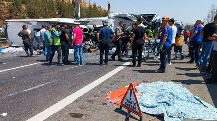 Al menos 16 muertos tras un accidente de tránsito múltiple en el sur de Turquía