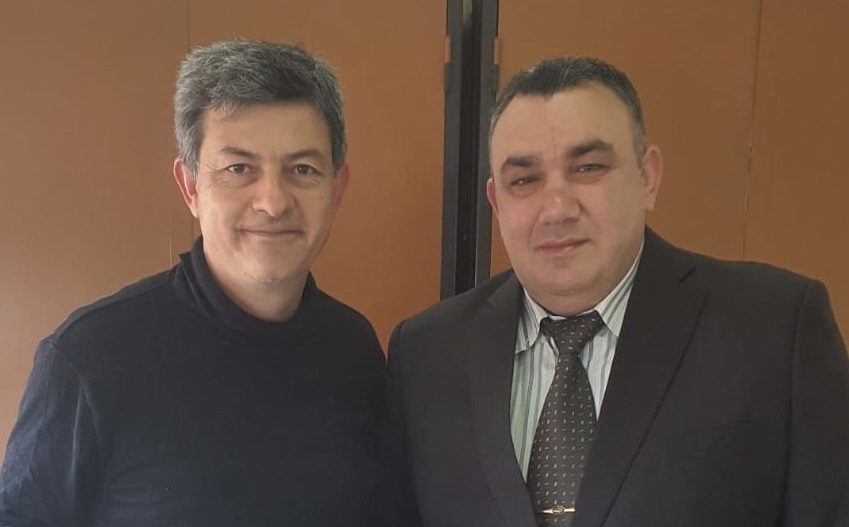 Honrando Secretario Legal y Técnico de la Municipalidad de Alberti