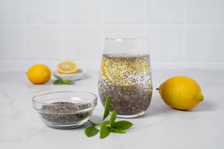 Para qué sirve el agua de chía con limón y cuáles son sus beneficios para la salud
