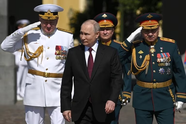 Putin necesita cada vez más dinero para su invasión a Ucrania: aumentará 68% el presupuesto de defensa ruso