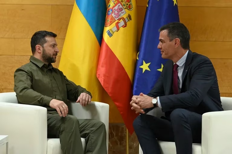 Sánchez y Zelenski se reúnen en Granada antes de la cumbre europea: “Es importante para Ucrania tener defensas para el invierno”