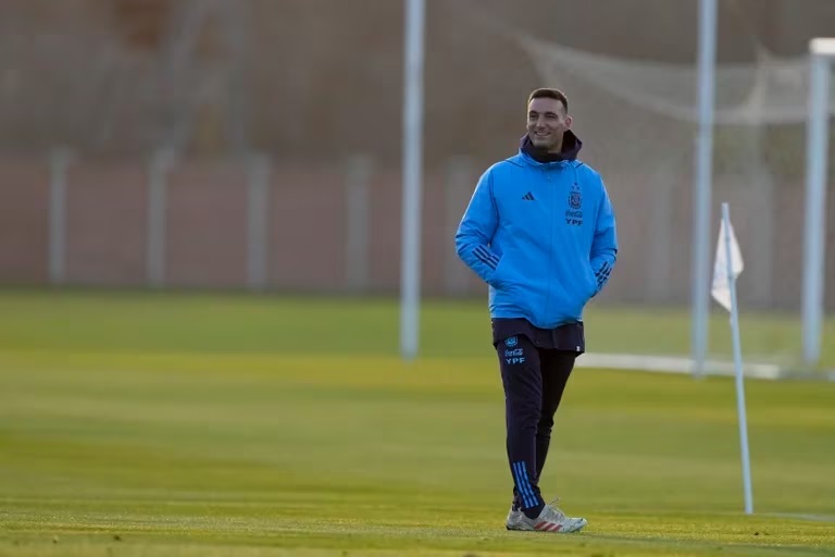 La lista de la selección argentina para las Eliminatorias: Scaloni citó a Messi pese a la lesión y sumó 3 caras nuevas