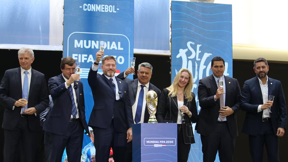FIFA oficializó que Argentina, Uruguay y Paraguay albergarán los partidos inaugurales del Mundial 2030