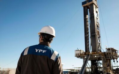 Cuál es el gigante del petróleo árabe que está a un paso de ingresar al proyecto de GNL liderado por YPF