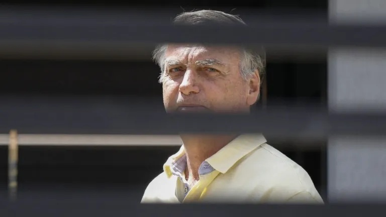 Cocina, cama doble, televisión y patio: así pasará su condena de 27 años Jair Bolsonaro en Brasil