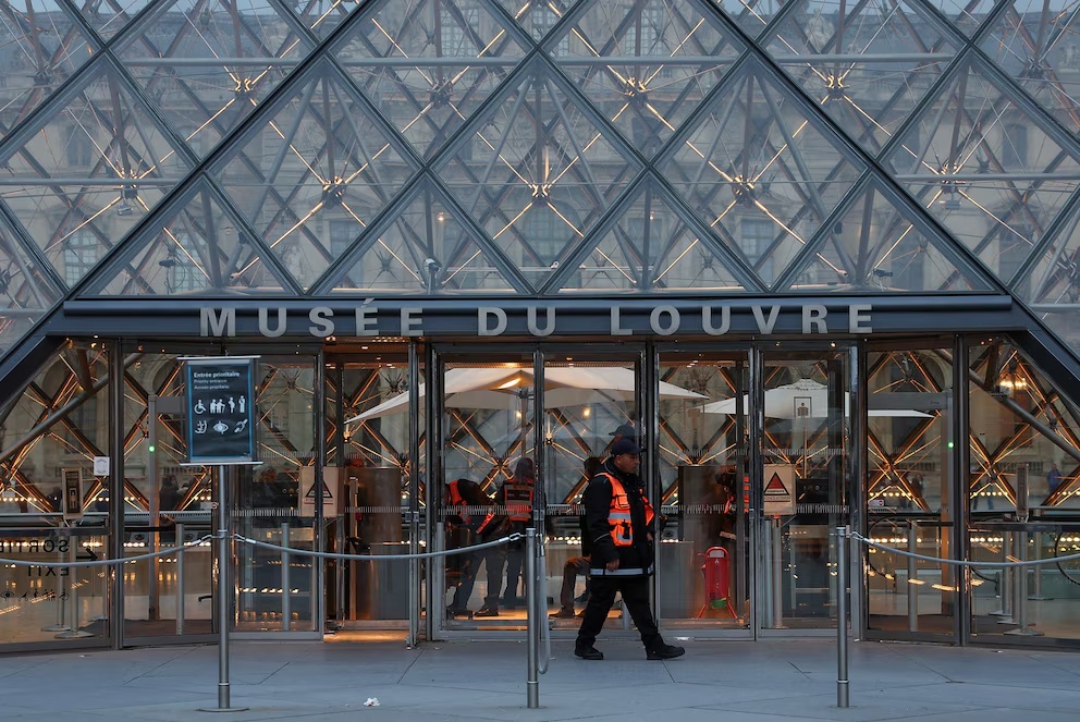 “No salieron de Francia”: recuperar las joyas robadas del Louvre sigue siendo prioritario para los investigadores del caso
