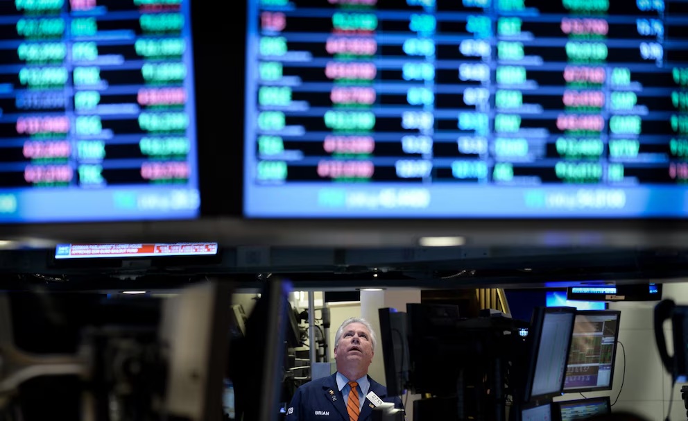 Wall Street cerró con pérdidas ante la escalada del conflicto en Irán y el fuerte aumento en los precios del petróleo