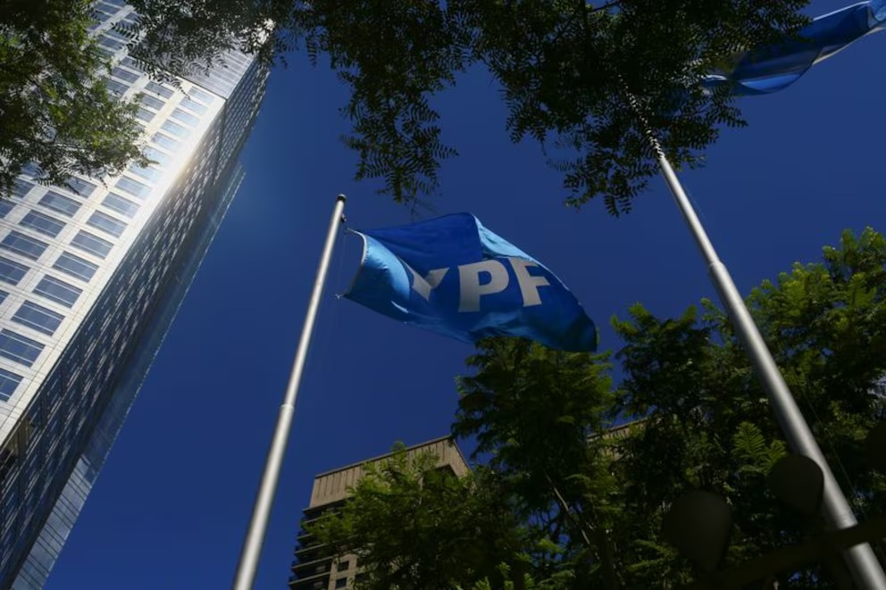Juicio por YPF: la Justicia de EEUU benefició a Argentina y suspendió todas las demandas hasta que se defina la cuestión de fondo