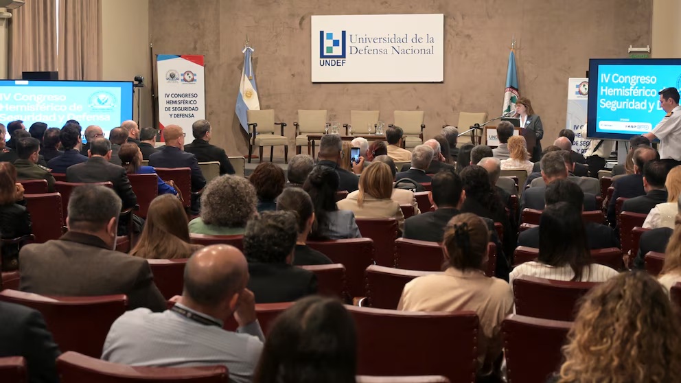 Defensa y seguridad: ciberamenazas, crimen organizado y el nuevo giro estratégico de la Argentina