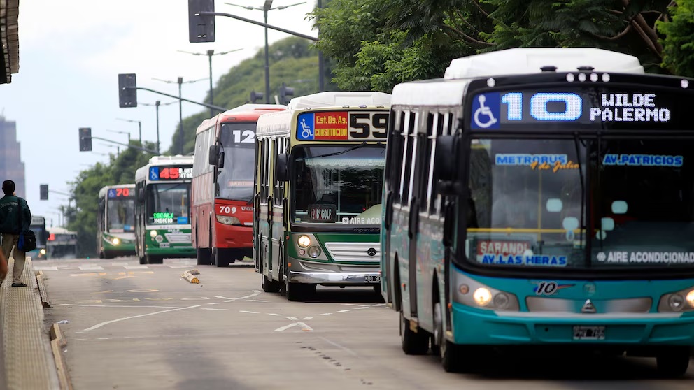 Desde que asumió Milei, el costo del transporte en el AMBA subió 1.000%