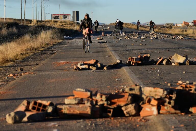 Bolivia: suman 51 los bloqueos y los campesinos de La Paz convocan a una marcha hacia el Palacio de Gobierno