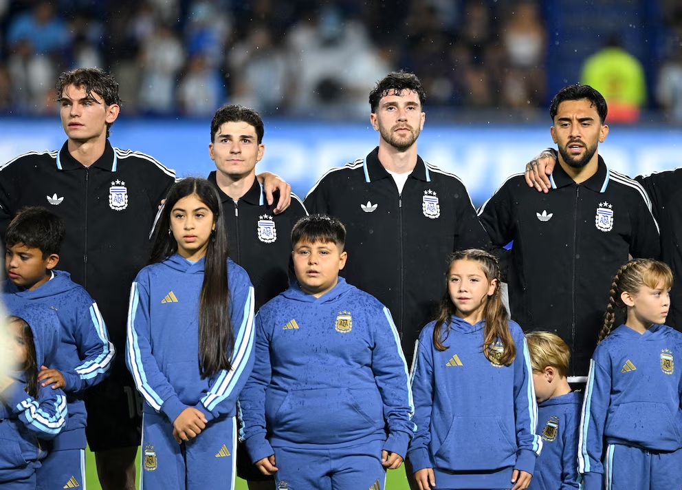 Argentina confirmó a Marcos Senesi como reemplazante de Leonardo Balerdi en la lista para el Mundial