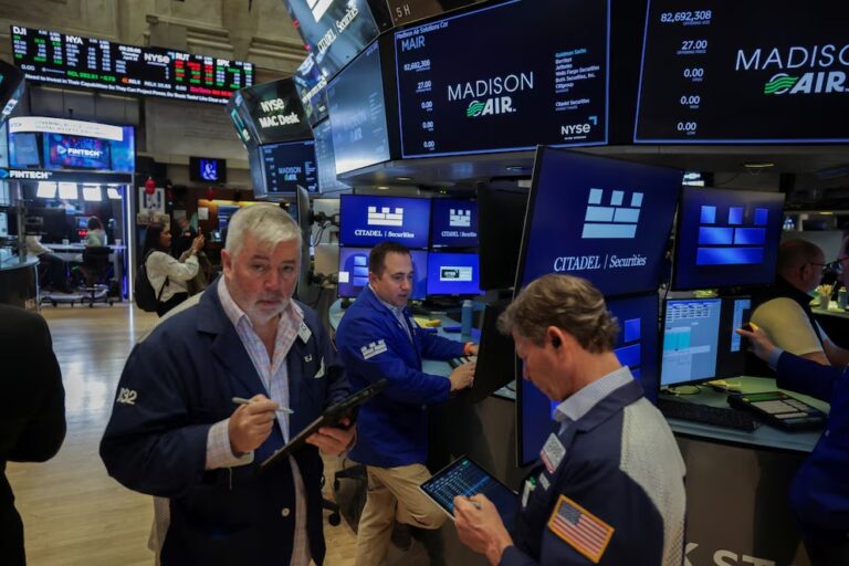 Jornada financiera: subieron las acciones argentinas y el riesgo país mientras Wall Street anticipa una aumento de tasas
