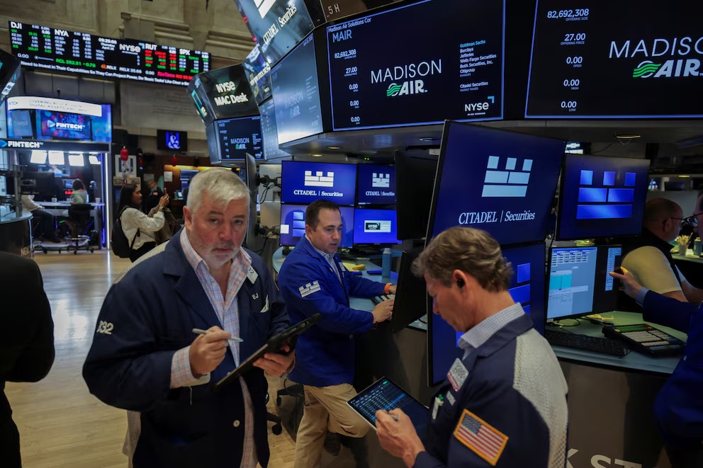 Jornada financiera: subieron las acciones argentinas y el riesgo país mientras Wall Street anticipa una aumento de tasas