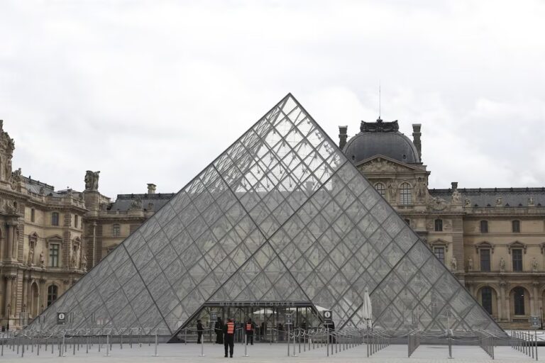El cerebro del robo en el Louvre mostró decepción por el botín y reclamó que “podrían haber robado más”