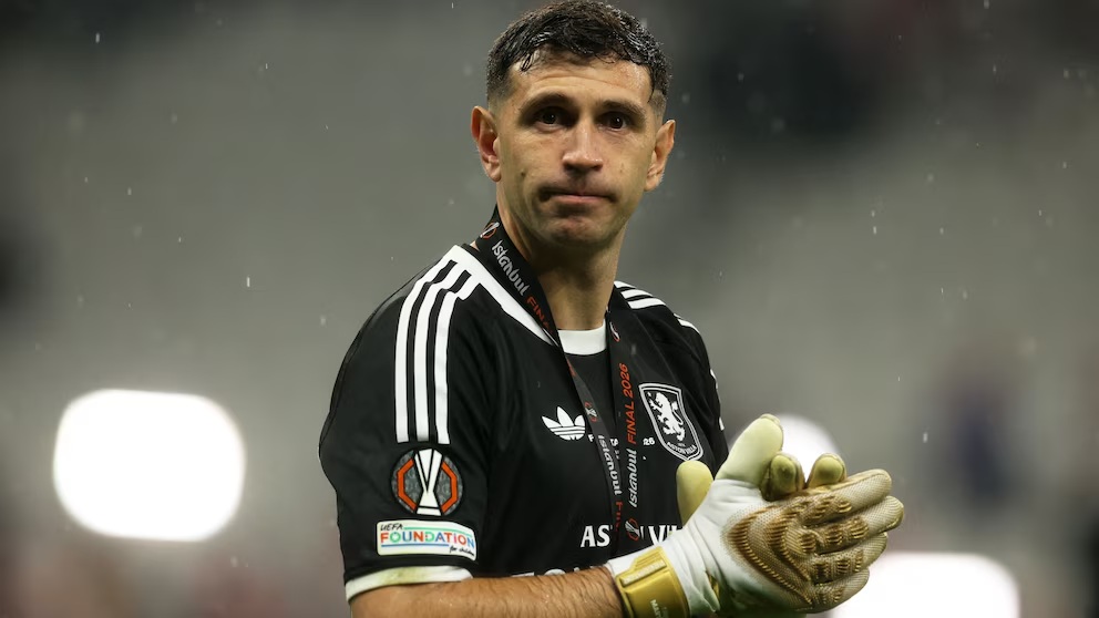 Dibu Martínez no jugará la Supercopa de Europa con Aston Villa ante PSG: el motivo de su ausencia