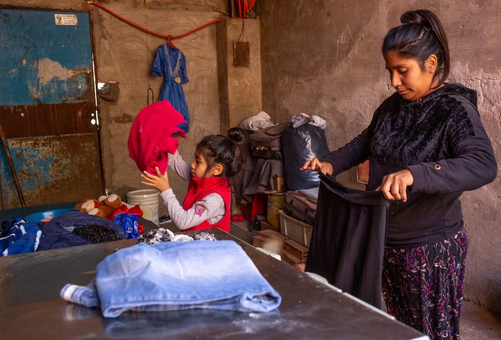 Pobreza infantil en Argentina: casi 4 de cada 10 niños y adolescentes no pueden acceder a ropa o calzado