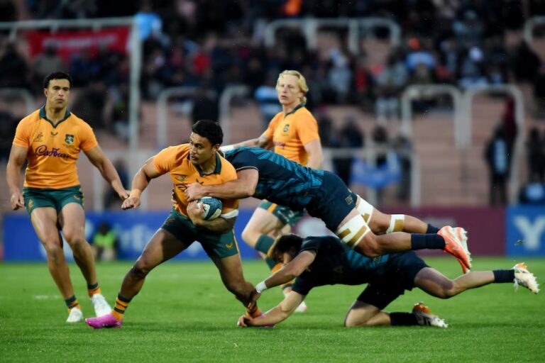 Los Pumas protagonizaron una remontada memorable y resistieron con 13 para empatar 28-28 ante Australia