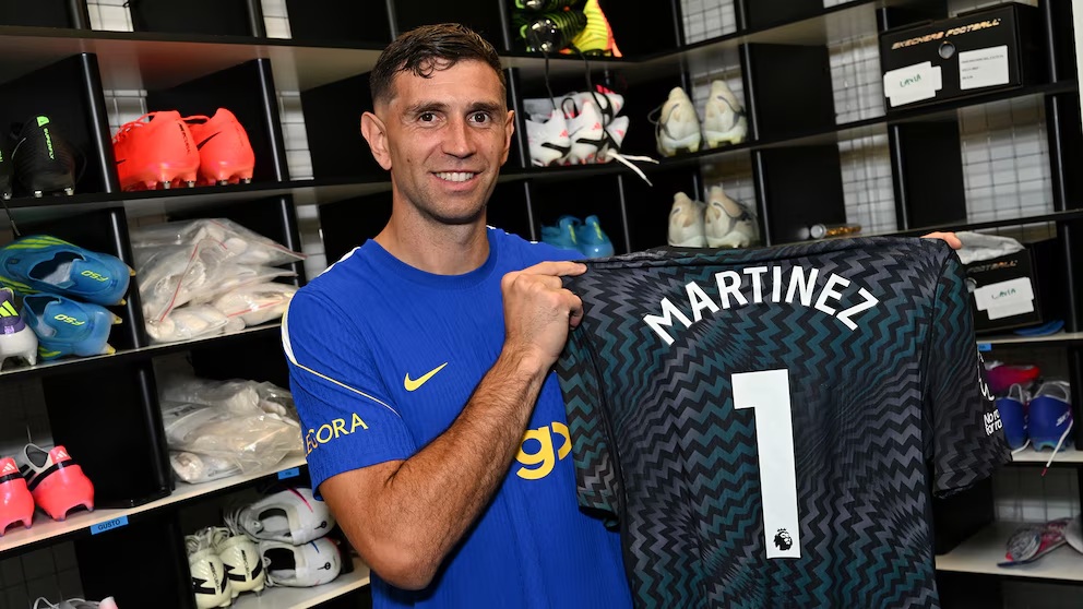 Dibu Martínez heredará la camiseta número 1 del Chelsea y tendrá un gesto especial con los hinchas que compraron la 26