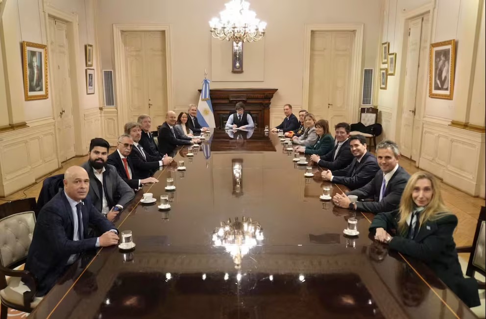 Milei festejó el avance de Flávio Bolsonaro en Brasil y confirmó una visita a Madrid en plena campaña española
