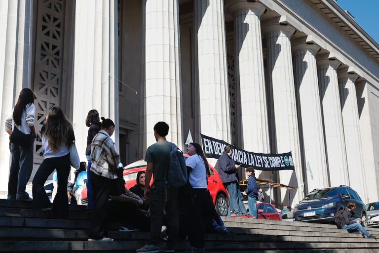 Universidades argentinas: baja graduación, carreras extensas y crisis presupuestaria, los desafíos de una reforma educativa